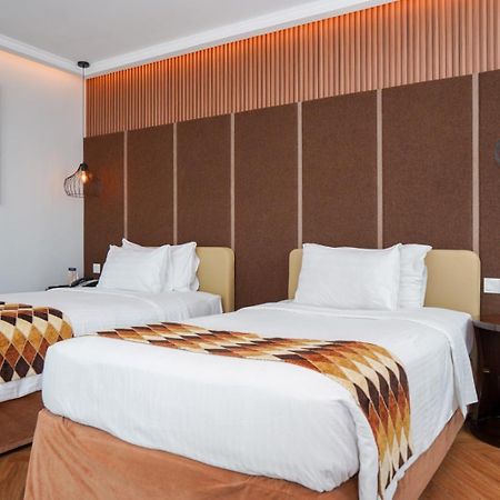 Cambridge Hotel Медан Екстер'єр фото