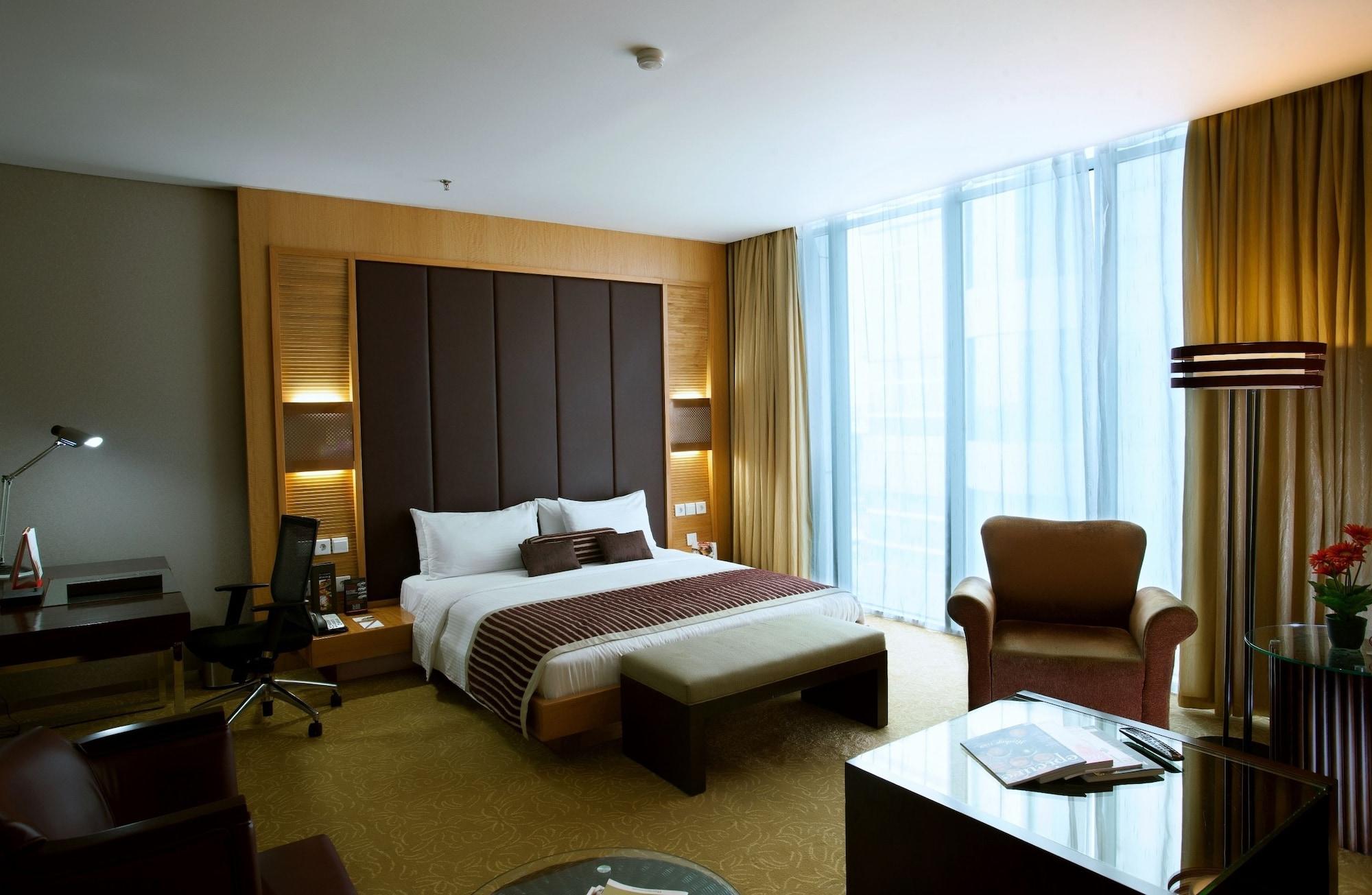 Cambridge Hotel Медан Екстер'єр фото