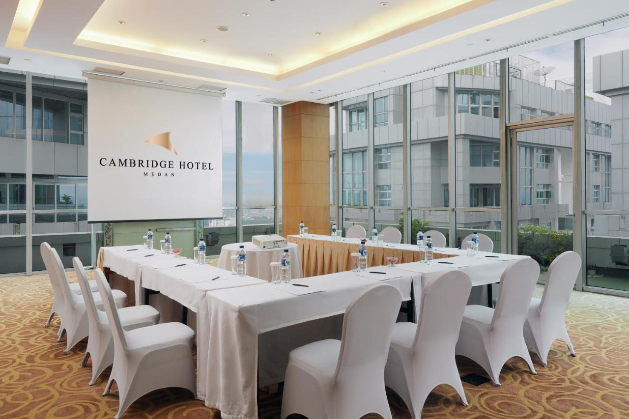 Cambridge Hotel Медан Екстер'єр фото